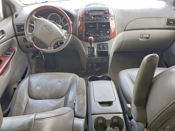 2013 TOYOTA SIENNA
