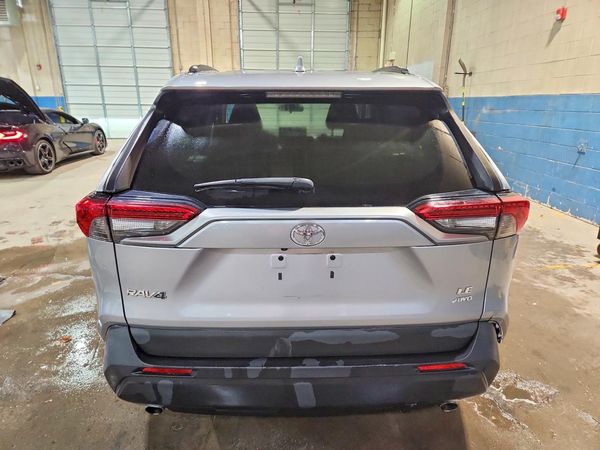 2020 TOYOTA RAV4 LE