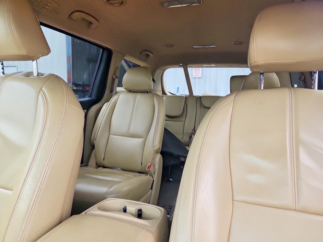 2017 KIA SEDONA LX