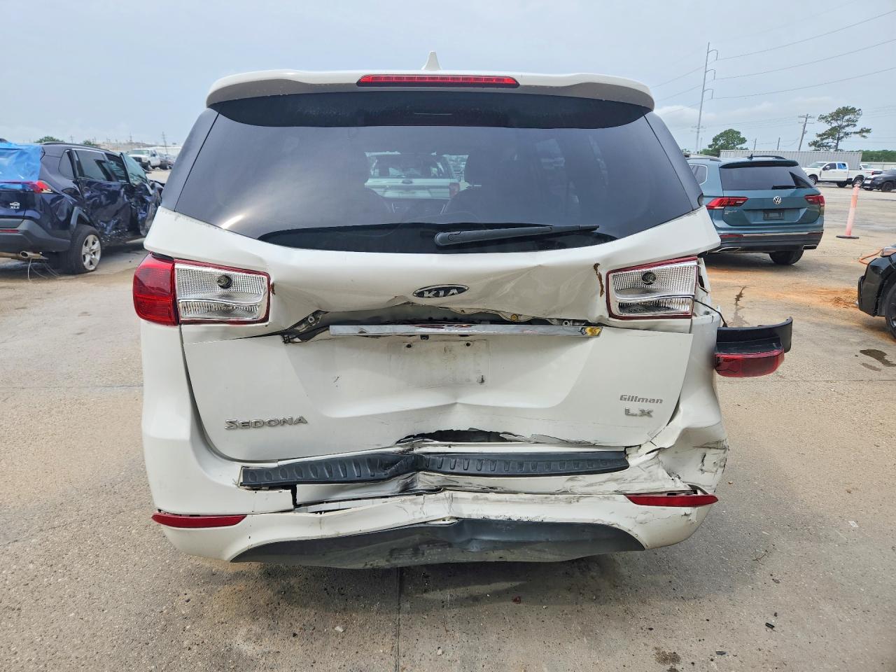 2017 KIA SEDONA LX