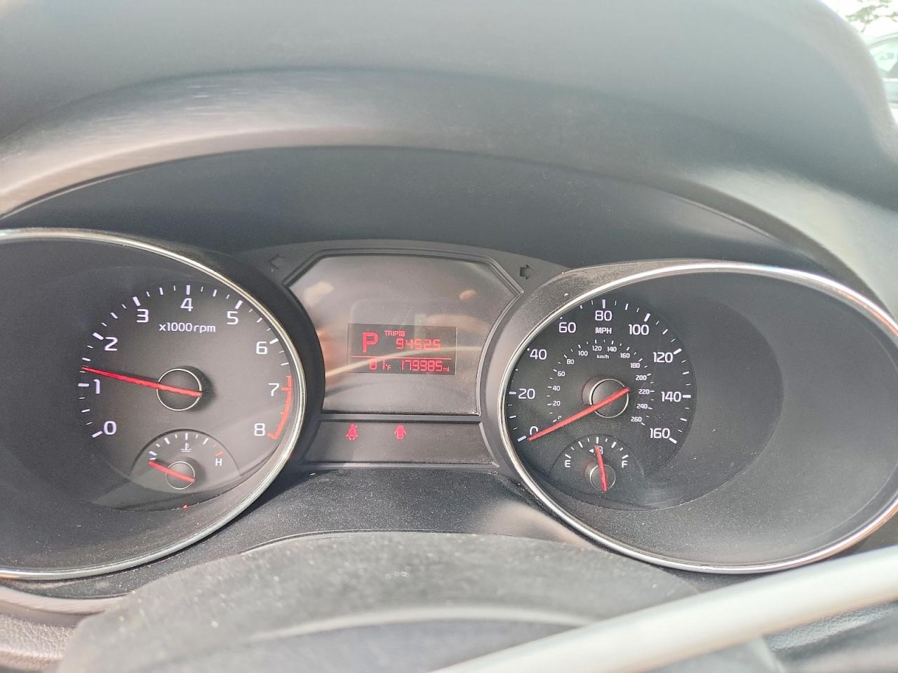 2017 KIA SEDONA LX