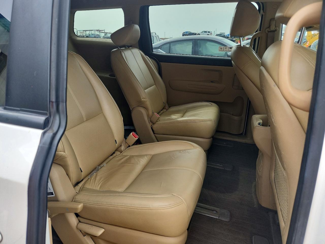 2017 KIA SEDONA LX