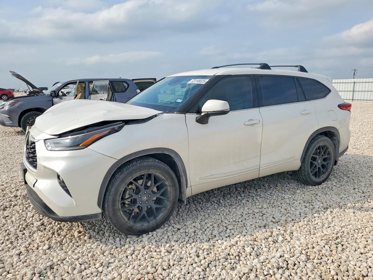 2021 TOYOTA HIGHLANDER LE