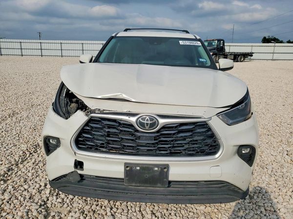 2021 TOYOTA HIGHLANDER LE