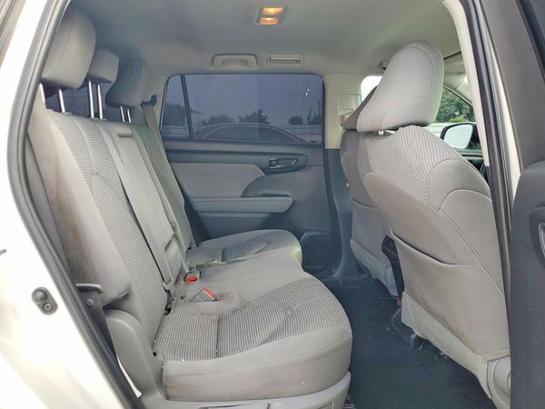 2021 TOYOTA HIGHLANDER LE