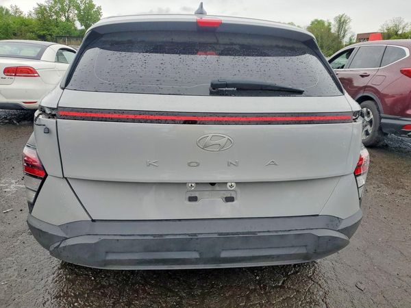 2024 HYUNDAI KONA SE