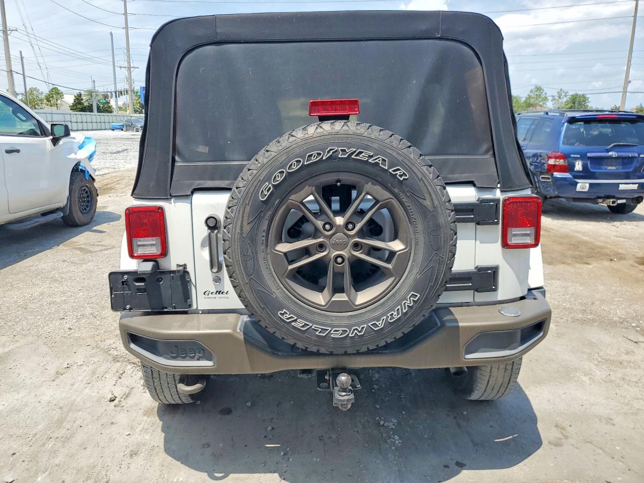 2016 JEEP WRANGLER UNLIMITED SAHARA 4X4
