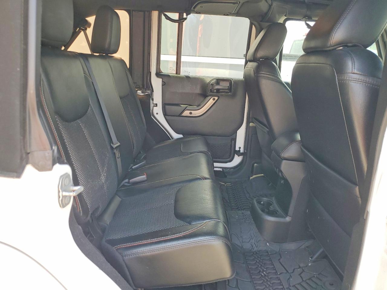 2016 JEEP WRANGLER UNLIMITED SAHARA 4X4