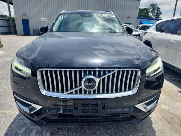 2020 VOLVO XC90