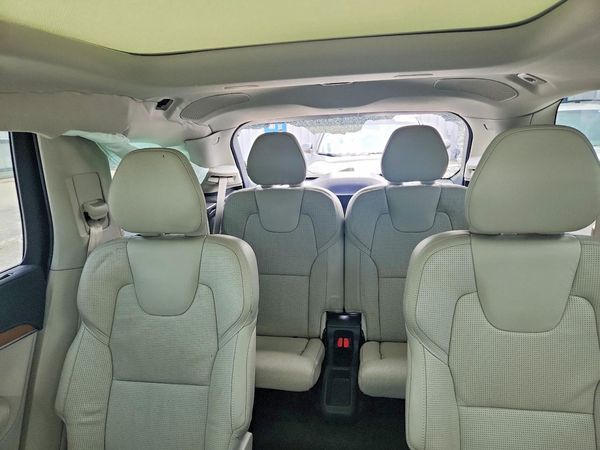 2020 VOLVO XC90