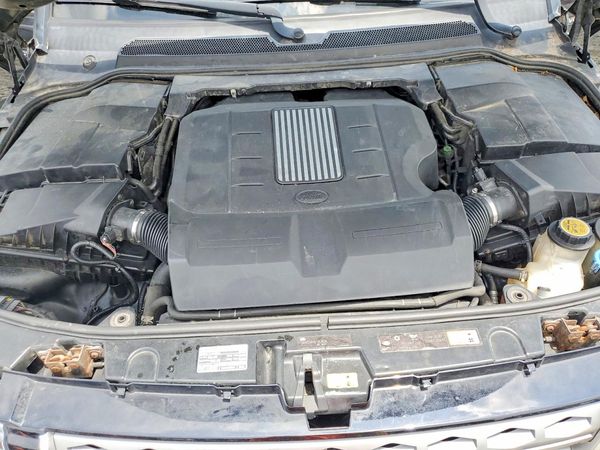 2016 LAND ROVER LR4 HSE — Engine bay