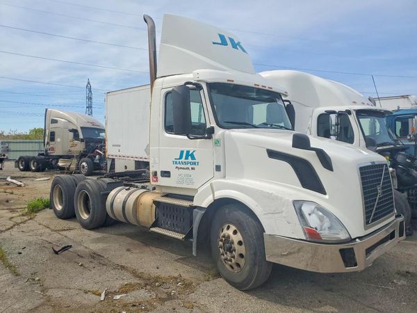 2014 VOLVO VN