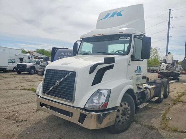 2014 VOLVO VN