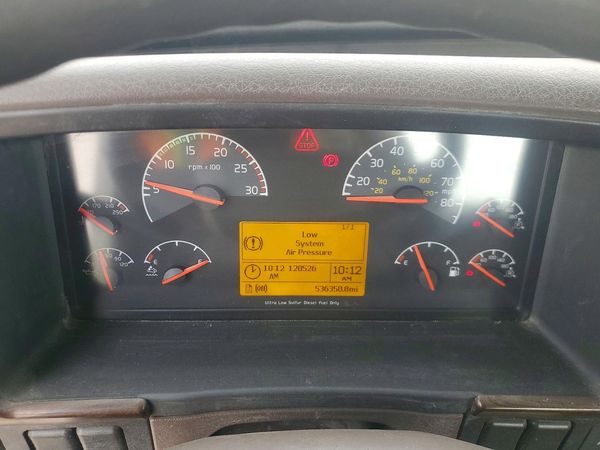 2014 VOLVO VN