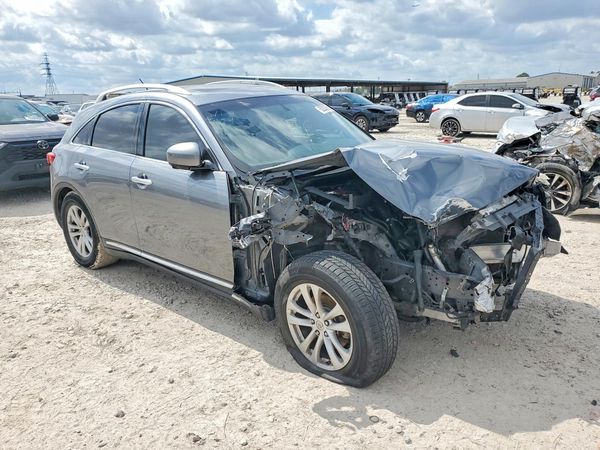 2017 INFINITI QX70