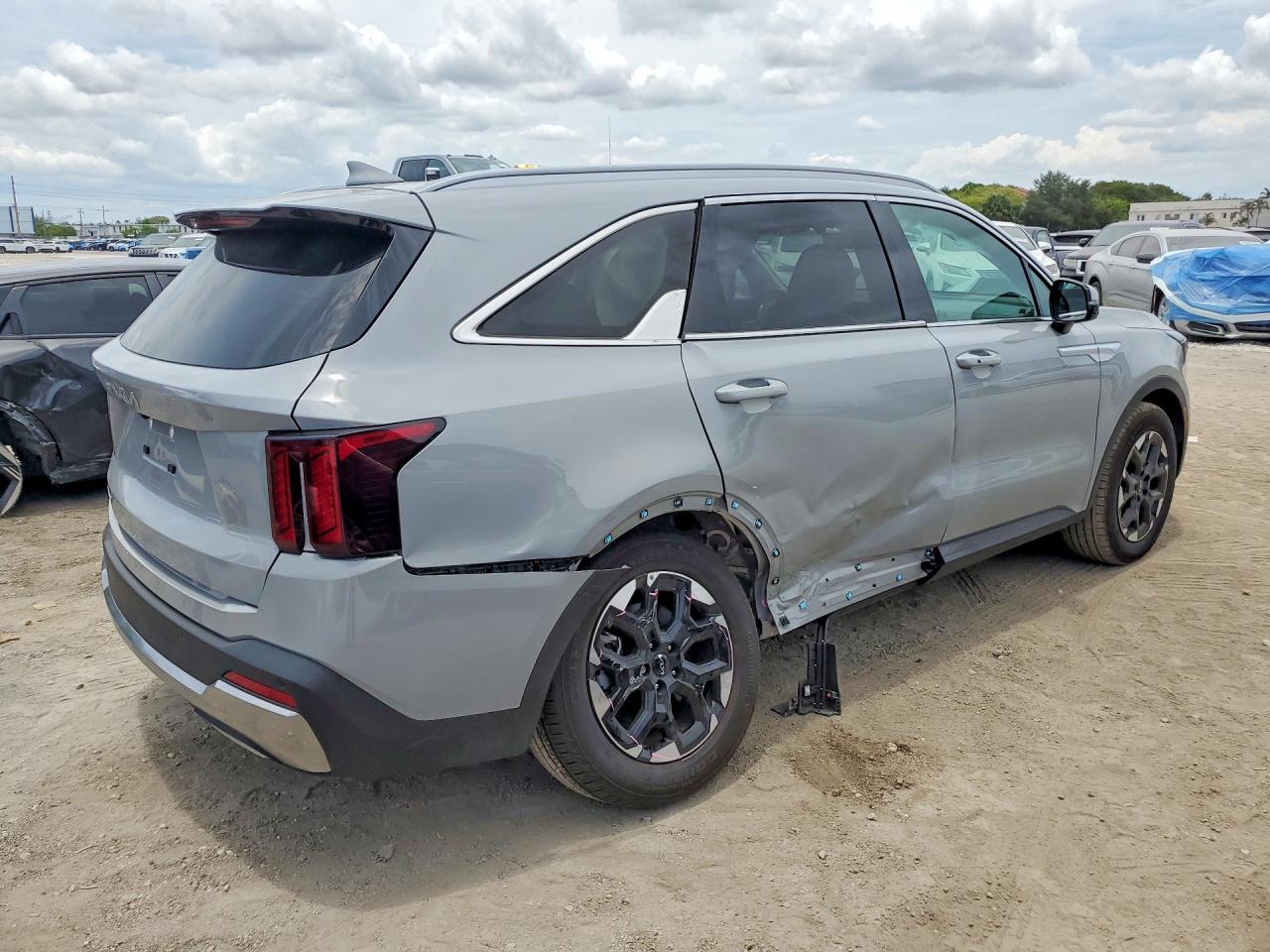 2025 KIA SORENTO S