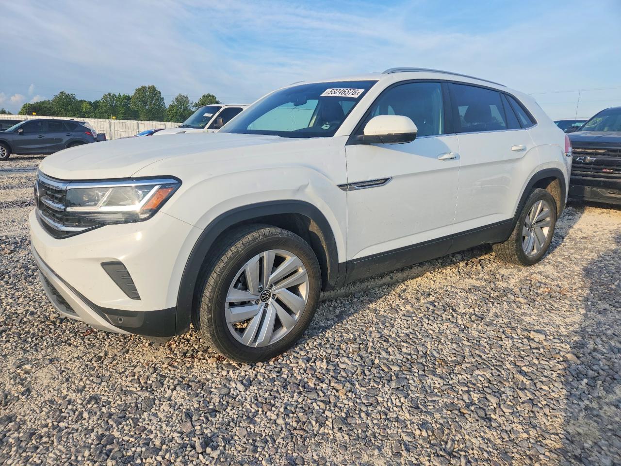 2022 VOLKSWAGEN ATLAS CROSS SPORT 4Motion SE w/ Tech — Front 3/4