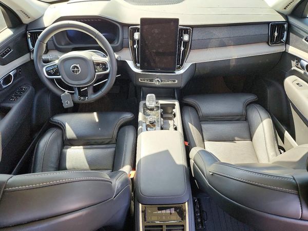 2025 VOLVO XC90