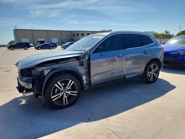 2020 VOLVO XC60 Momentum