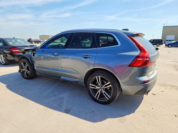 2020 VOLVO XC60 Momentum