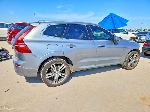 2020 VOLVO XC60 Momentum