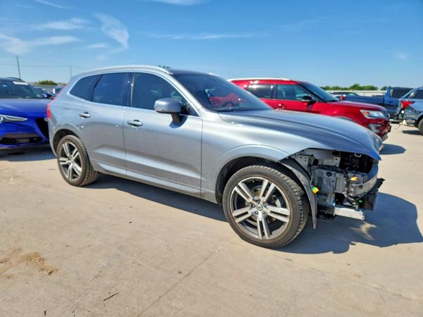 2020 VOLVO XC60 Momentum