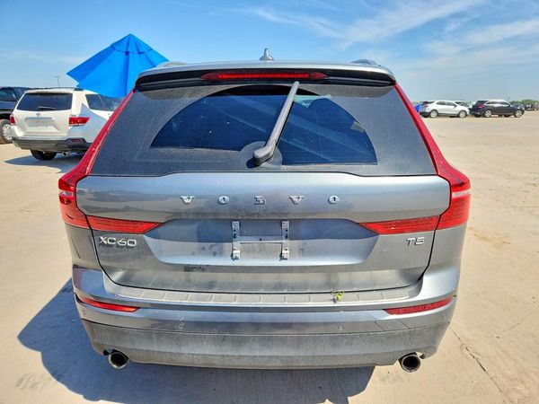 2020 VOLVO XC60 Momentum