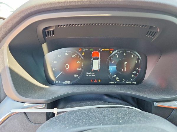 2020 VOLVO XC60 Momentum