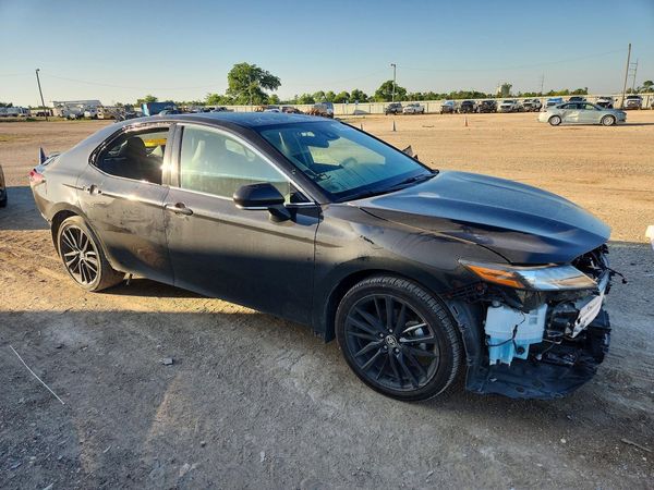 2024 TOYOTA CAMRY