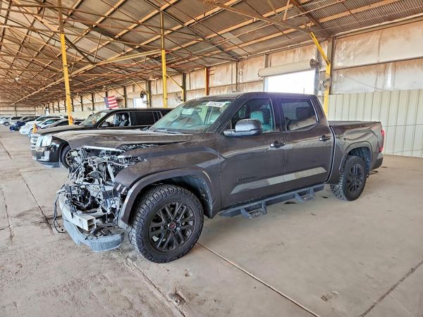 2023 TOYOTA TUNDRA SR5