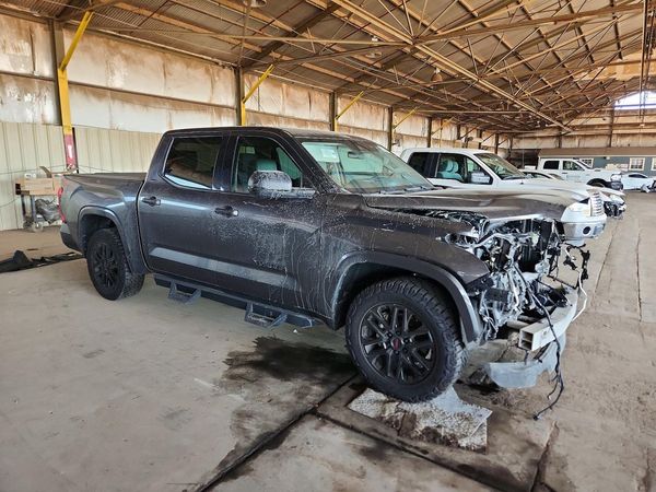 2023 TOYOTA TUNDRA SR5