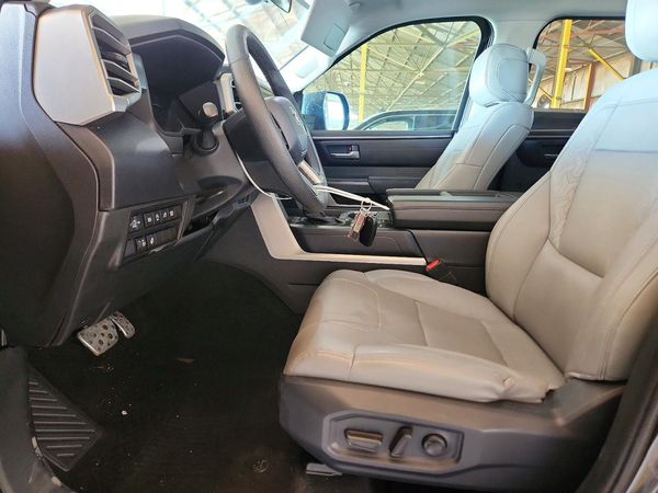 2023 TOYOTA TUNDRA SR5