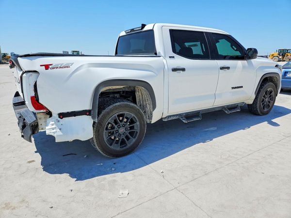 2023 TOYOTA TUNDRA SR5