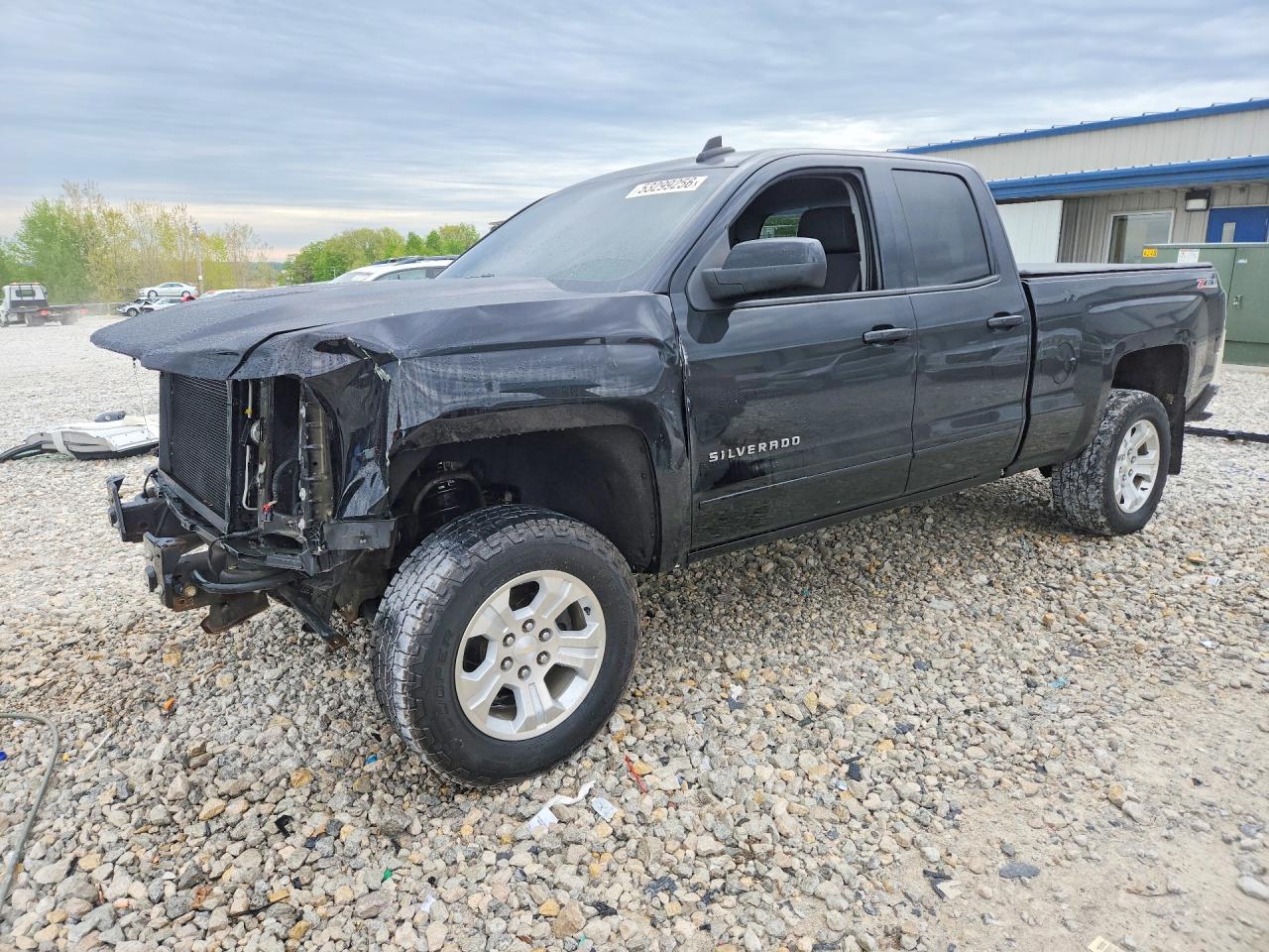 2017 CHEVROLET SILVERADO LT — Front 3/4