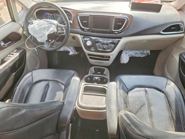 2020 CHRYSLER VOYAGER LXI
