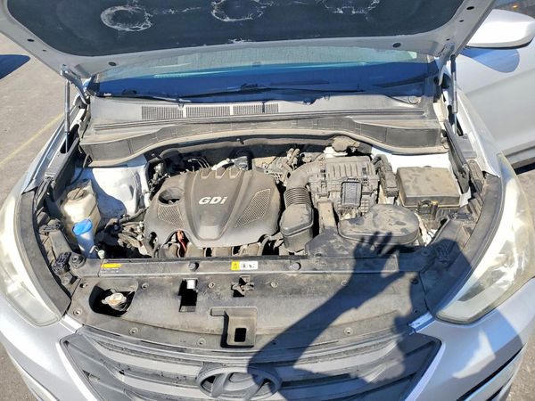 2014 HYUNDAI SANTA FE GLS — Engine bay