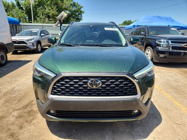 2022 TOYOTA COROLLA CROSS XLE