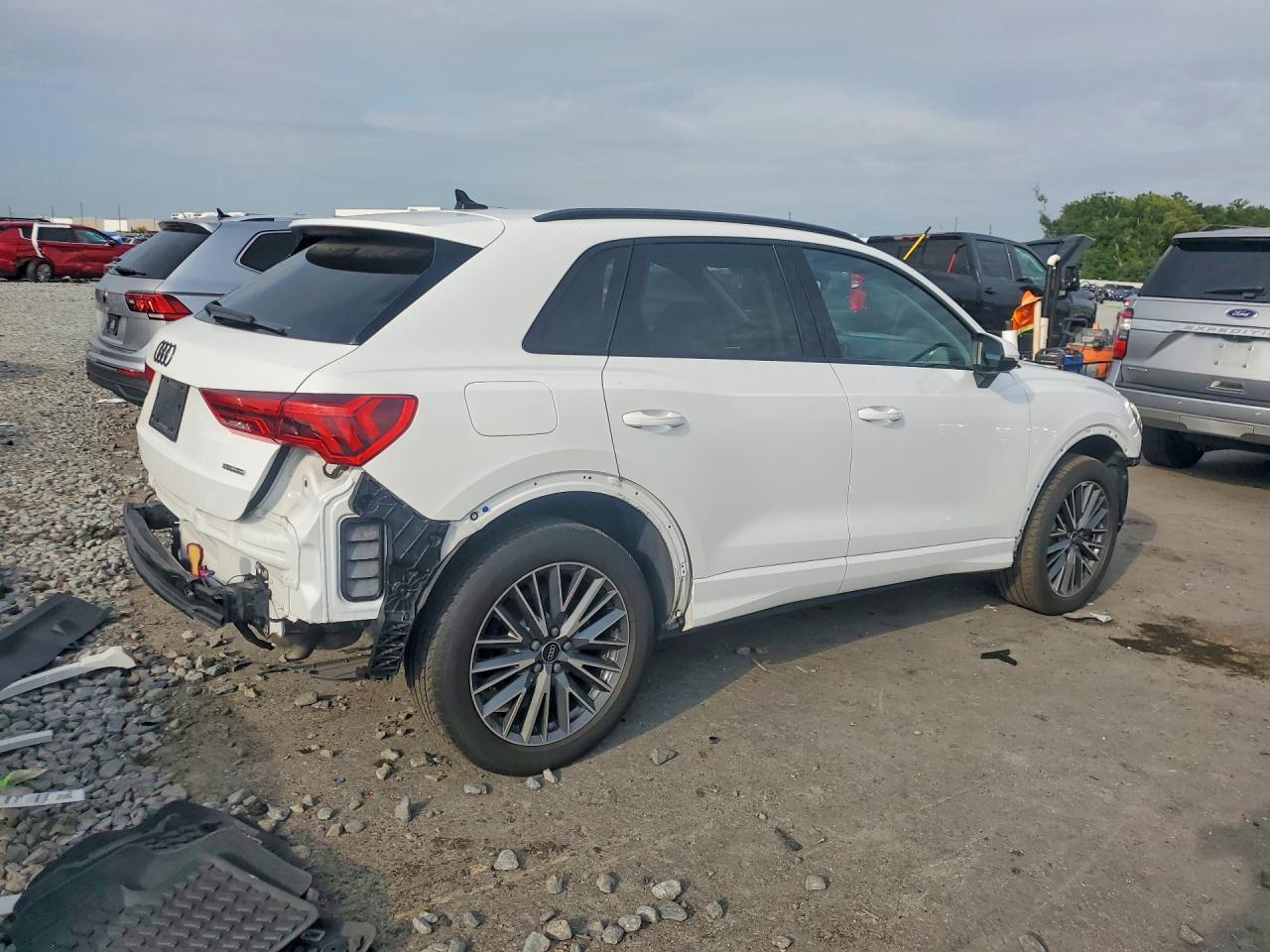 2024 AUDI Q3 quattro Premium