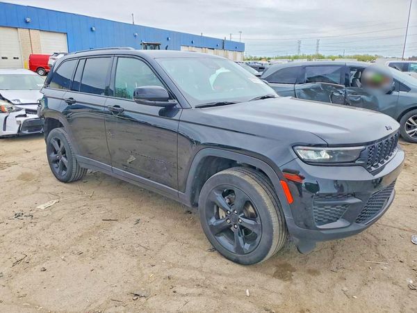 2024 JEEP GRAND CHEROKEE LAREDO 4X4