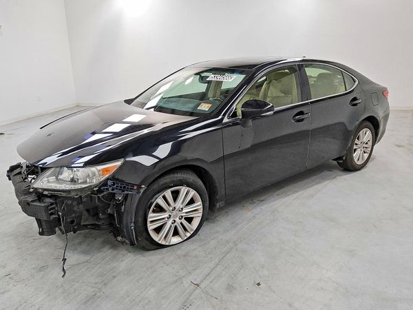2015 LEXUS ES350 350 — Front 3/4