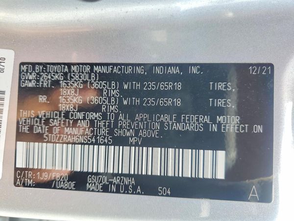 2022 TOYOTA HIGHLANDER LE