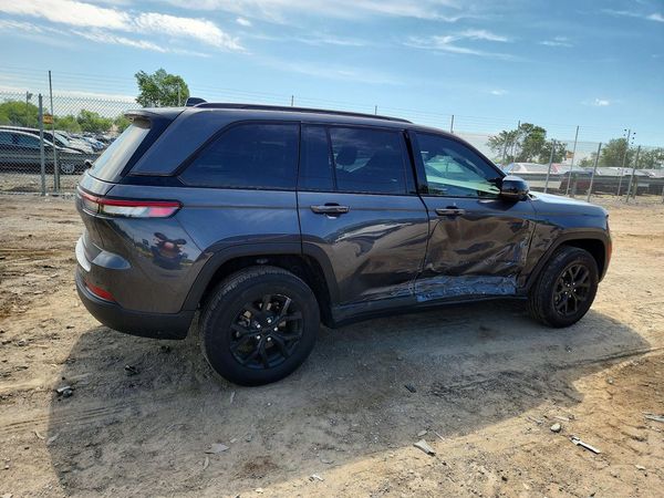 2024 JEEP GRAND CHEROKEE Laredo