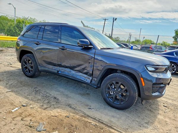 2024 JEEP GRAND CHEROKEE Laredo