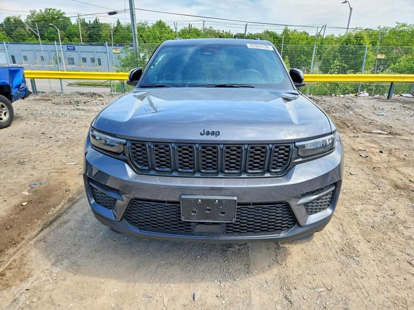 2024 JEEP GRAND CHEROKEE Laredo