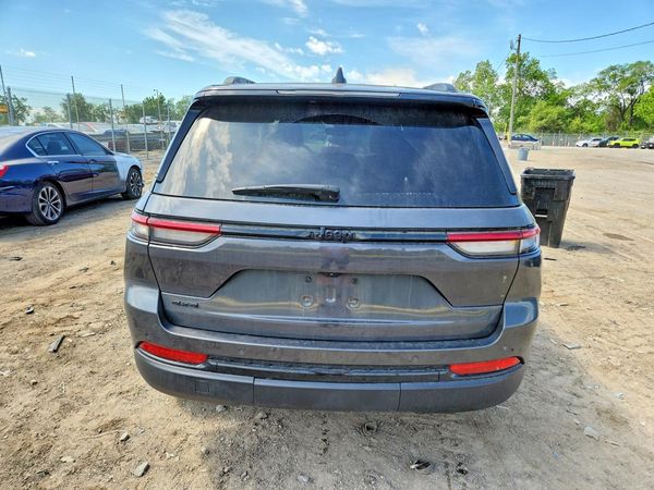 2024 JEEP GRAND CHEROKEE Laredo