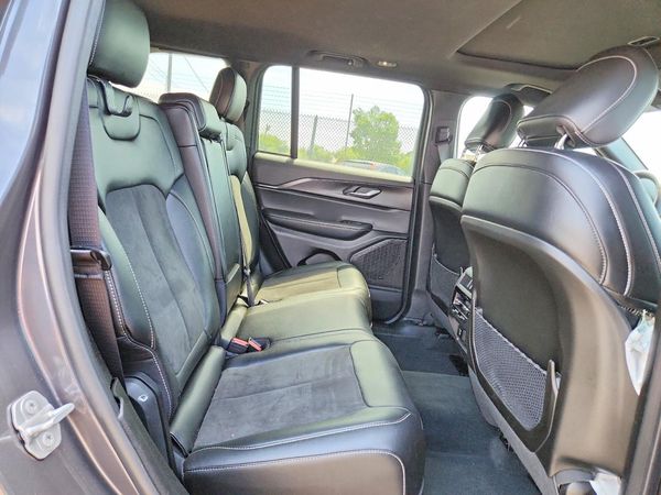 2024 JEEP GRAND CHEROKEE Laredo