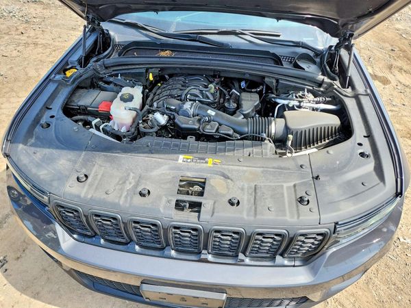 2024 JEEP GRAND CHEROKEE Laredo