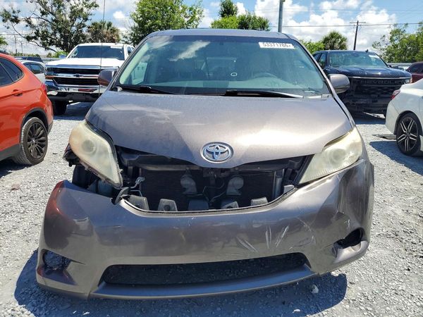 2013 TOYOTA SIENNA