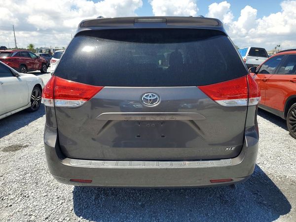 2013 TOYOTA SIENNA