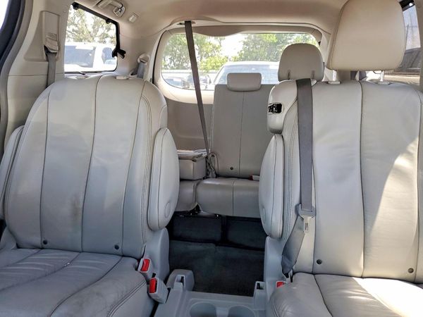 2013 TOYOTA SIENNA